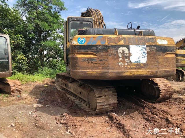 卡特彼勒 320B 挖掘机