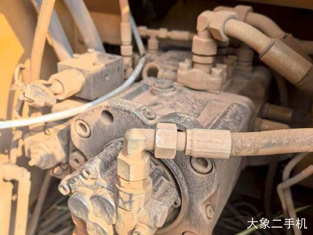 徐工 XE150D 挖掘机