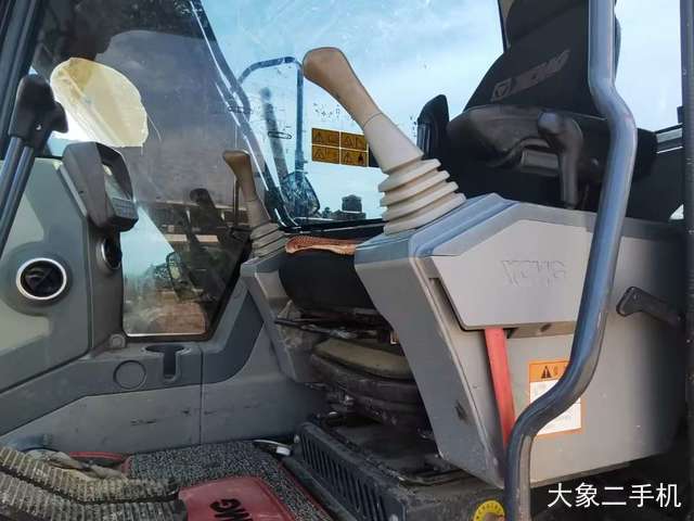徐工 XE135D 挖掘机
