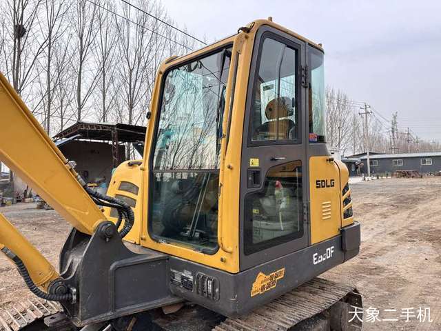 山东临工 E660F 挖掘机