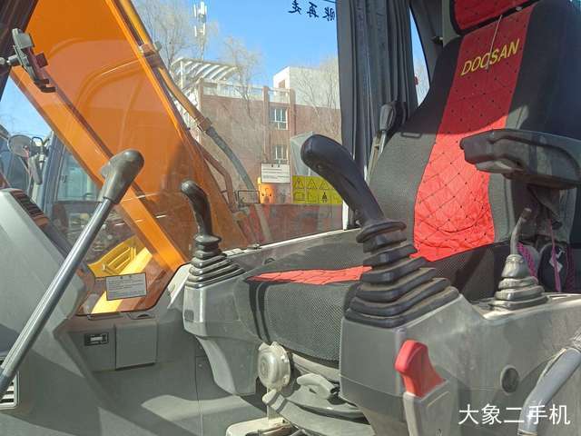 斗山 DX75-9C 挖掘机