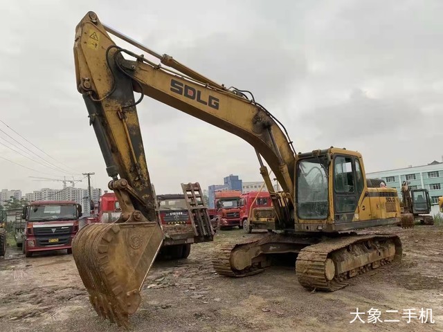 山东临工 E6225H 挖掘机