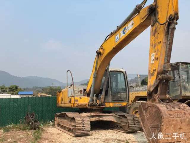 徐工 XE210 挖掘机