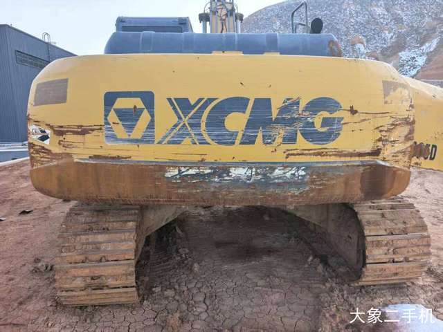 徐工 XE270DK 挖掘机