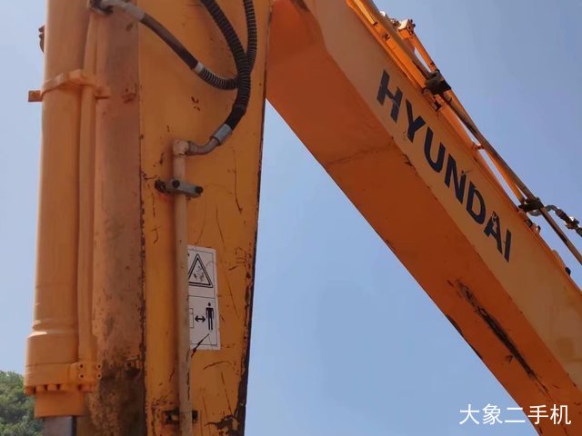 现代 R225LC-7 挖掘机