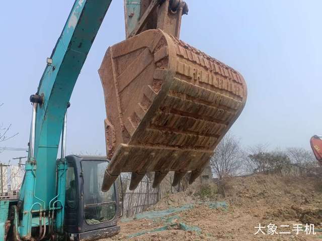 神钢 SK260 挖掘机