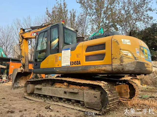 徐工 XE200D 挖掘机