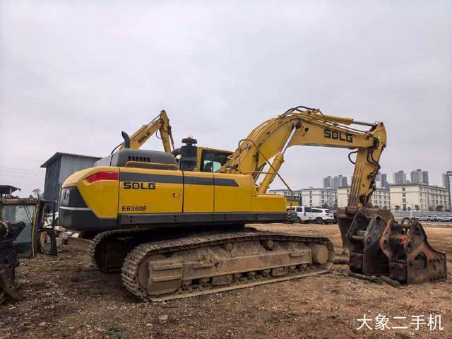 山东临工 LG6360E 挖掘机