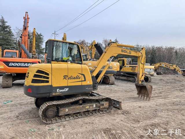 山东临工 E660F 挖掘机