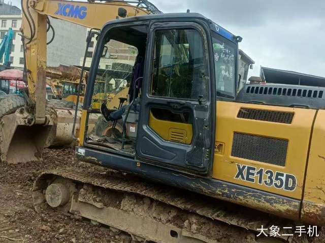 徐工 XE135D 挖掘机