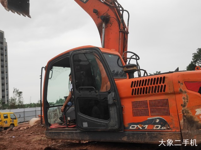 斗山 DX120-9C 挖掘机