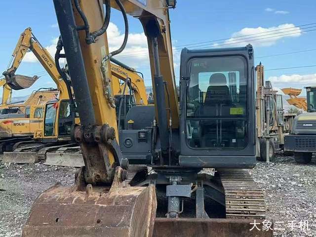 徐工 XE75D 挖掘机