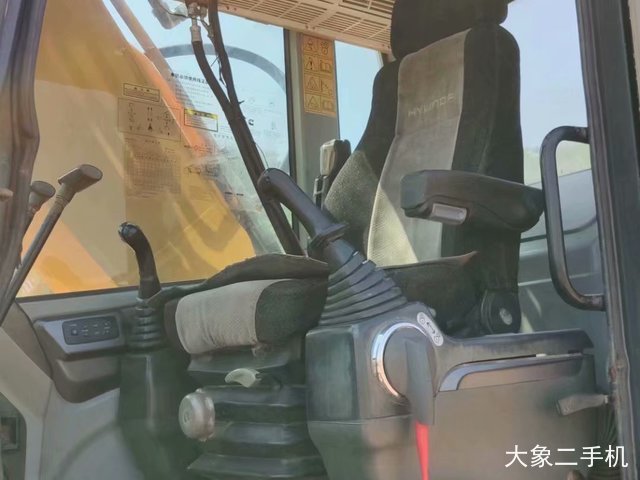 现代 R225LC-7 挖掘机