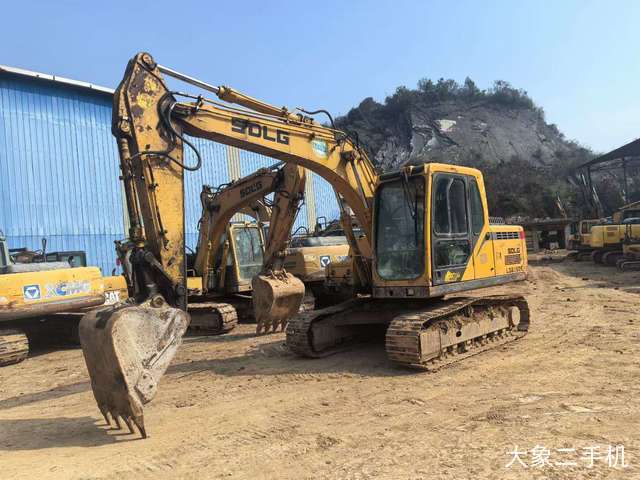 山东临工 LG6135E 挖掘机