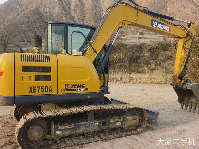 徐工 XE75D 挖掘机
