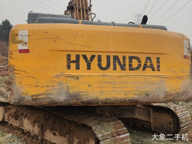 现代 R225-7 挖掘机