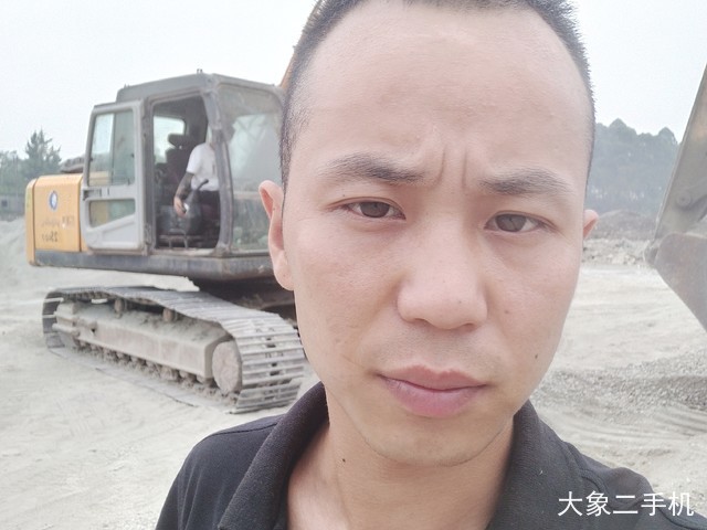 现代 R225LC-7 挖掘机