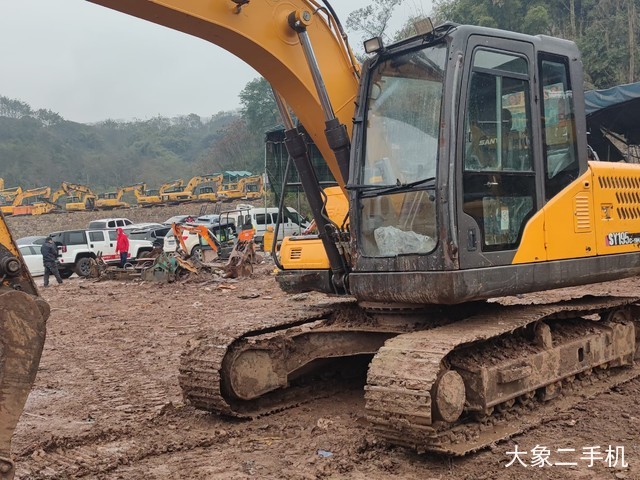 三一重工 SY135C-8 挖掘机