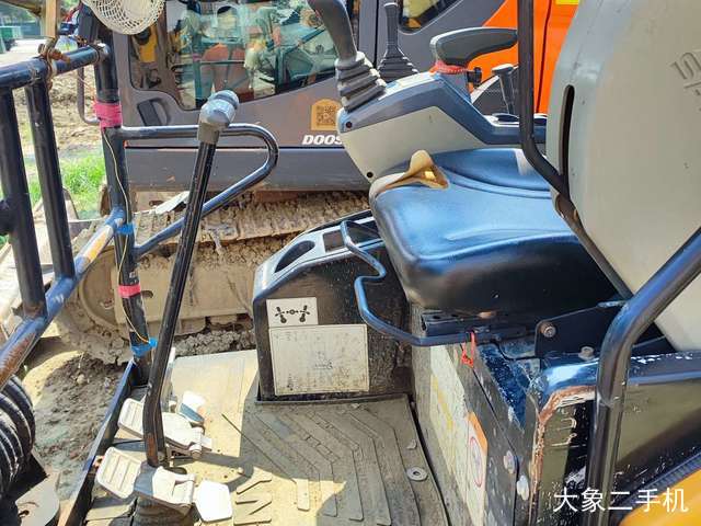 三一重工 SY16C 挖掘机