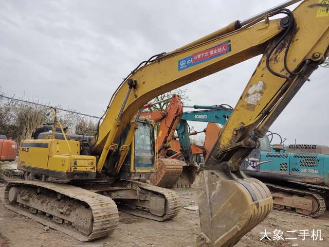 山东临工 E6225H 挖掘机