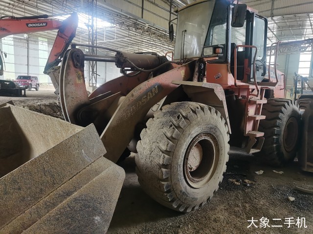 斗山 DL503 装载机