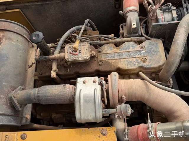 徐工 XE270DK 挖掘机