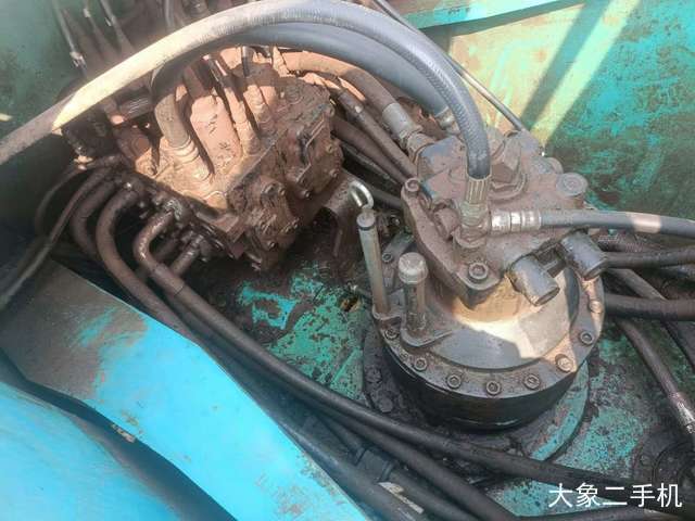 神钢 SK260 挖掘机