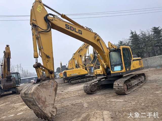 山东临工 E6225H 挖掘机