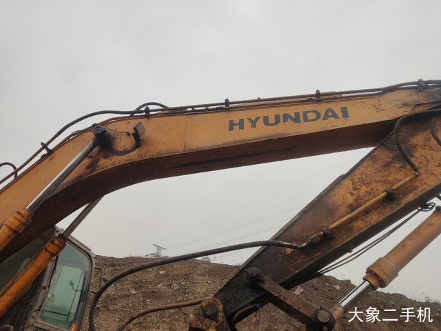 现代 R225-7 挖掘机