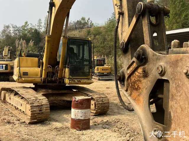 小松 PC220-8 挖掘机