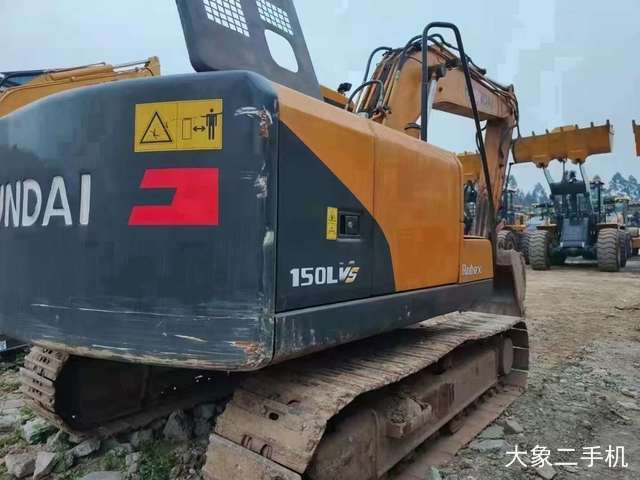 现代 R110-7 挖掘机