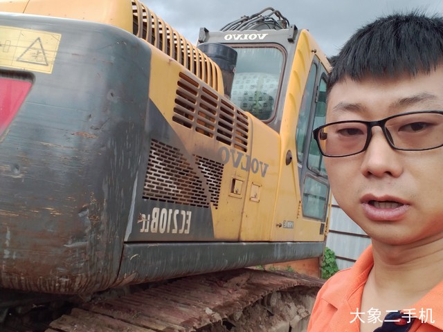 沃尔沃 EC210B 挖掘机