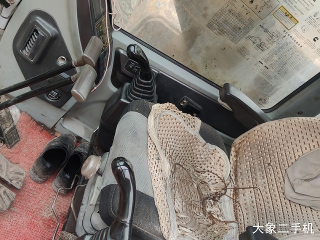 现代 R225-7 挖掘机