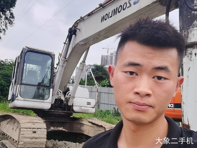 中联重科 ZE230E 挖掘机