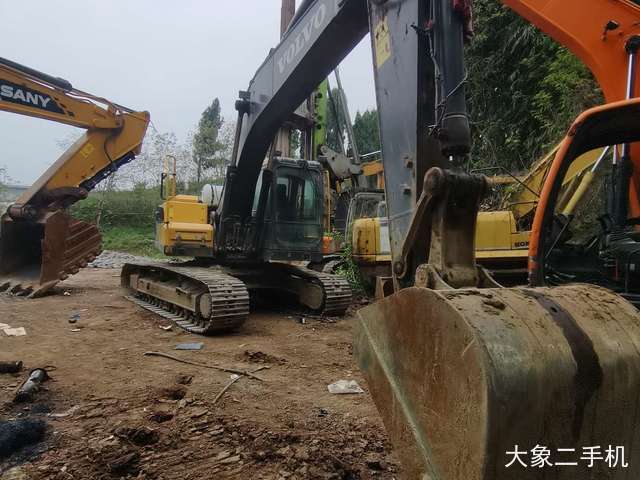 沃尔沃 EC220D 挖掘机