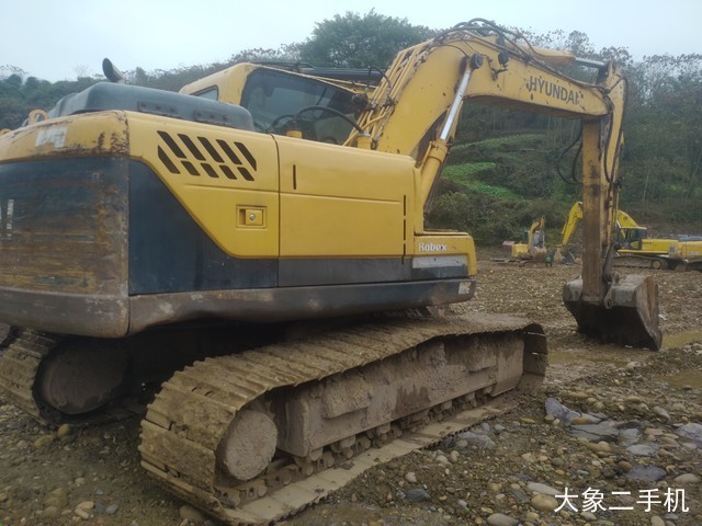 现代 R150LC-9 挖掘机