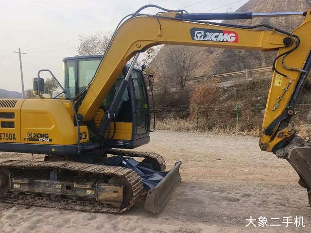 徐工 XE75D 挖掘机