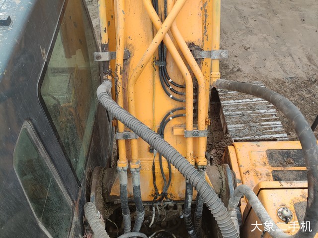 现代 R225LC-7 挖掘机