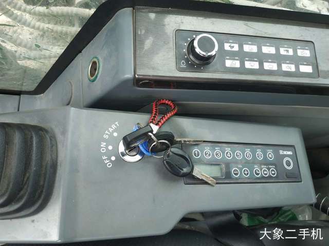 徐工 XE135D 挖掘机