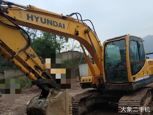 现代 R150LC-9 挖掘机