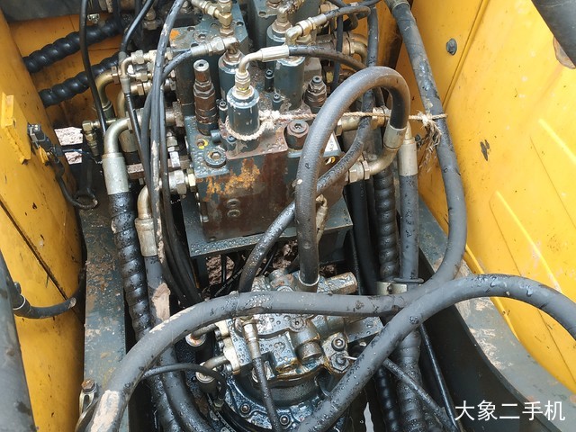 现代 R150LC-9 挖掘机
