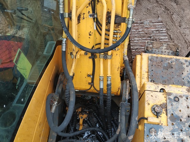 现代 R150LC-9 挖掘机