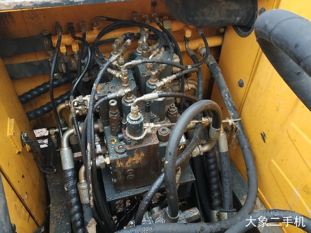 现代 R150LC-9 挖掘机