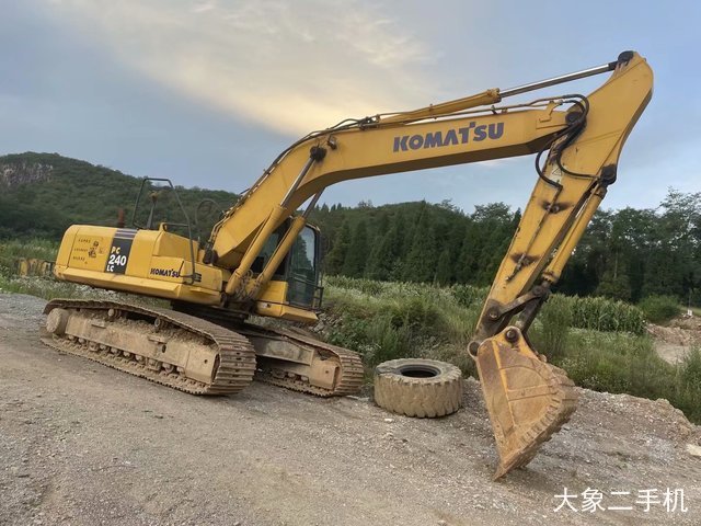 小松 PC240LC-8 挖掘机