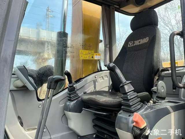 徐工 XE75D 挖掘机