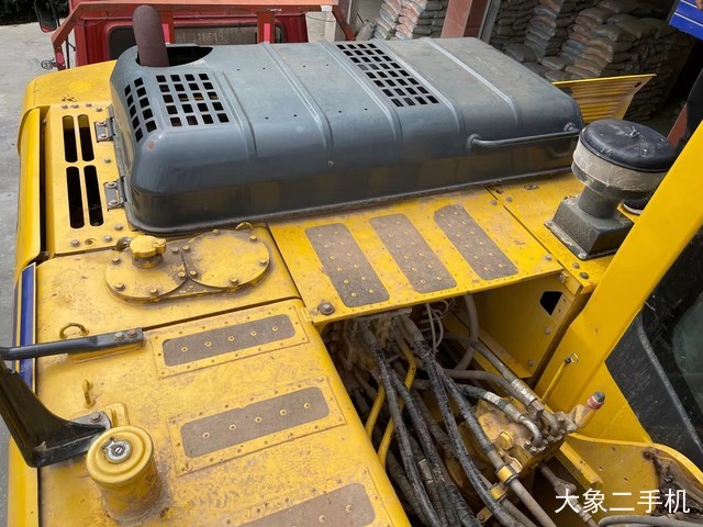 小松 PC240LC-8M0 挖掘机