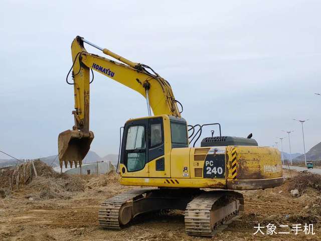 小松 PC220-8 挖掘机