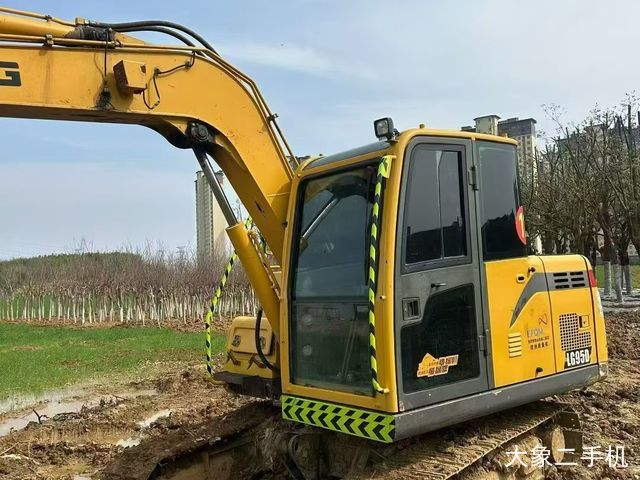 山东临工 E680F 挖掘机