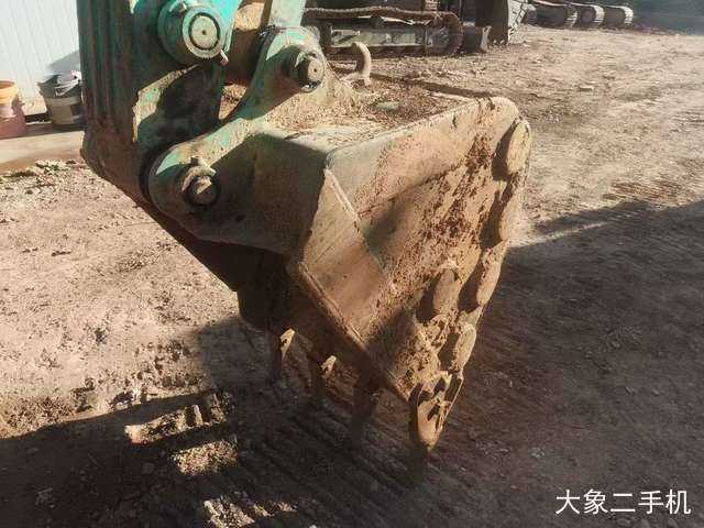 神钢 SK75-8 挖掘机