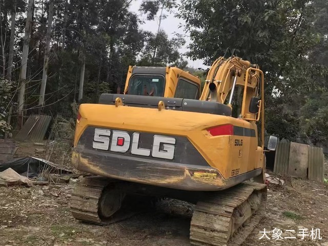 山东临工 LG6135E 挖掘机